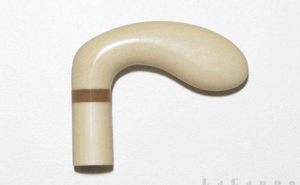 クラブ型ハンドル象牙のスリットに嵌め込まれたシープホーン材